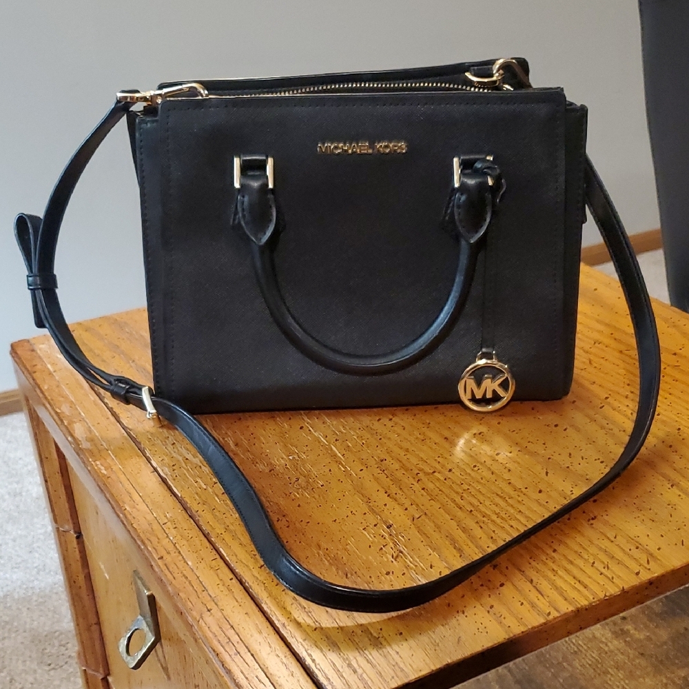 Like New Michael Kors Black Marilyn Small Saffiano Leather Crossbody Bag